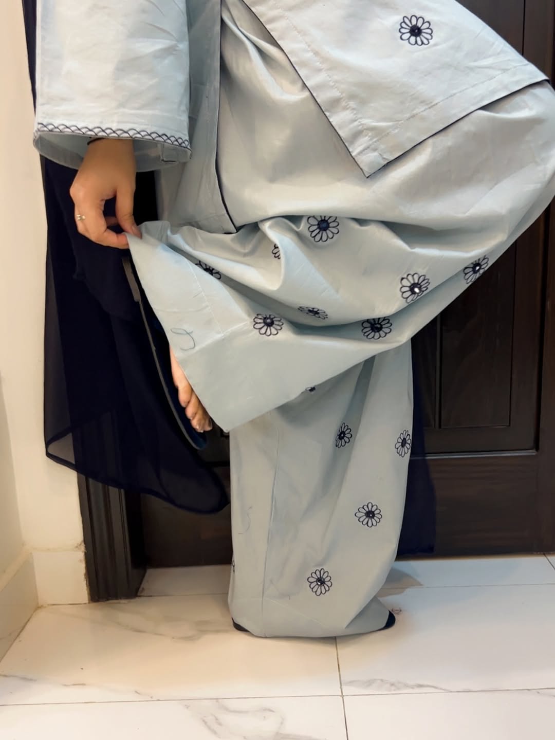 LIGHT GREY