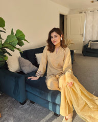 Yellow pret